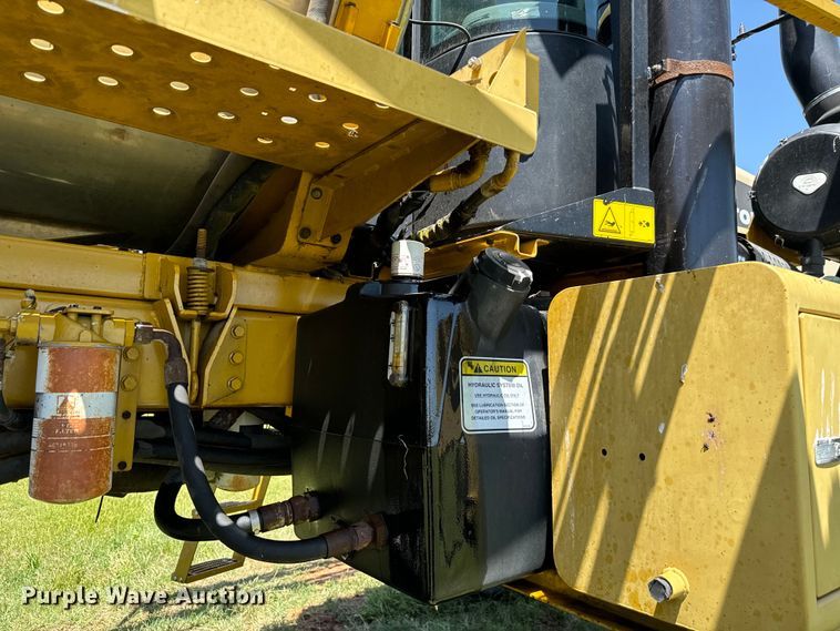 image for item EJ0660 2004 RoGator  1264 sprayer