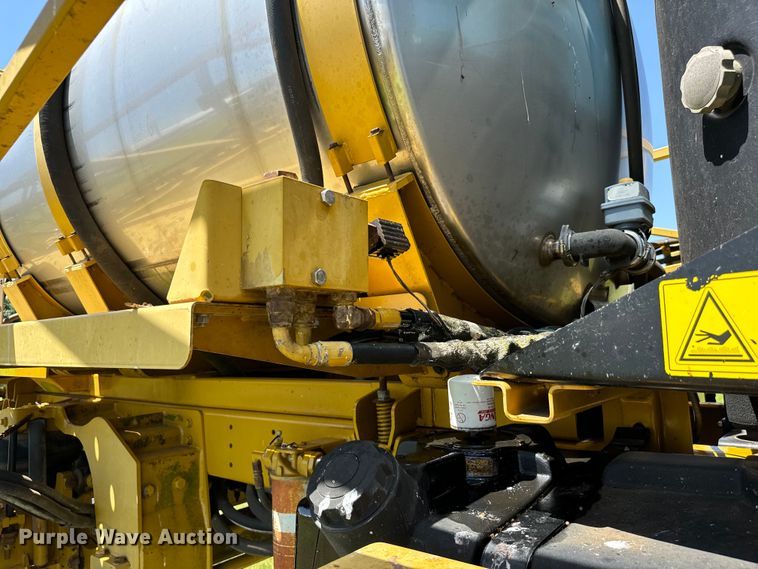 image for item EJ0660 2004 RoGator  1264 sprayer