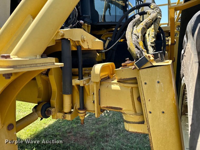 image for item EJ0660 2004 RoGator  1264 sprayer