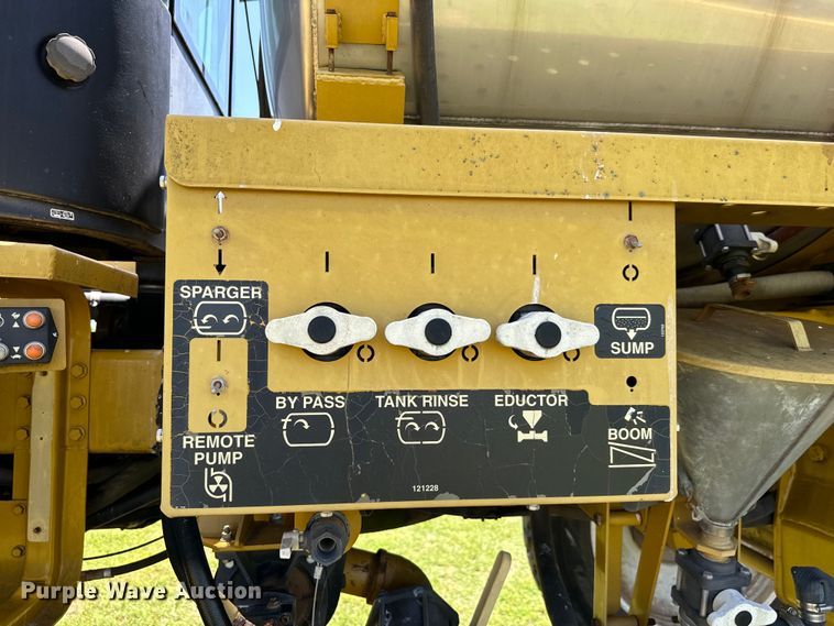 image for item EJ0660 2004 RoGator  1264 sprayer