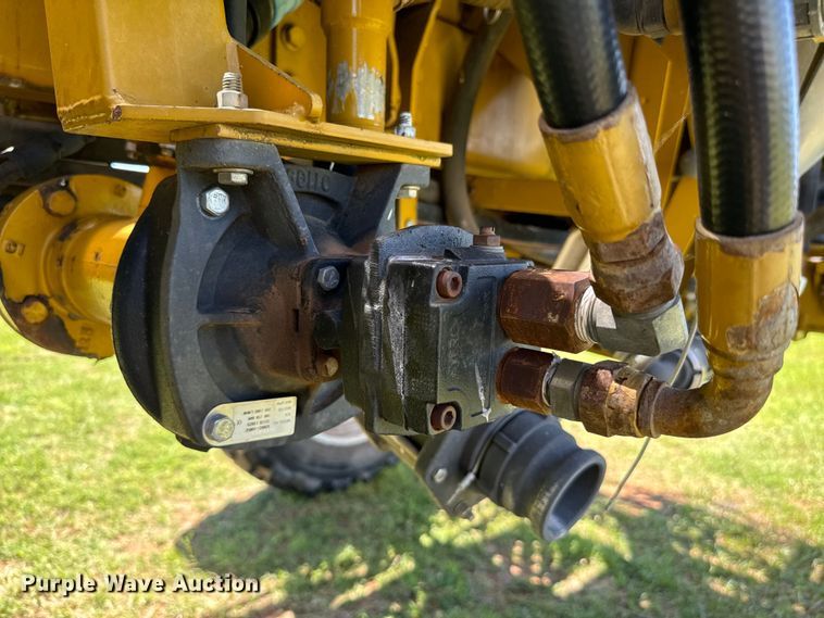 image for item EJ0660 2004 RoGator  1264 sprayer