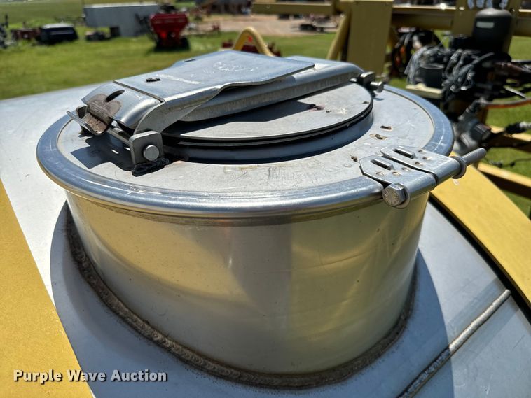 image for item EJ0660 2004 RoGator  1264 sprayer