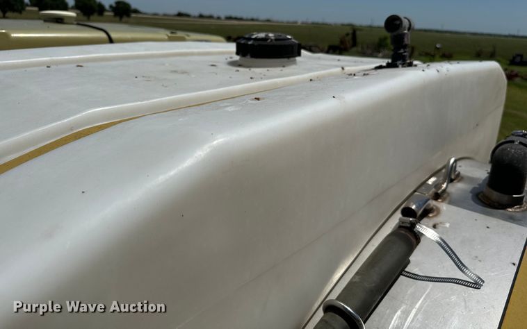 image for item EJ0660 2004 RoGator  1264 sprayer