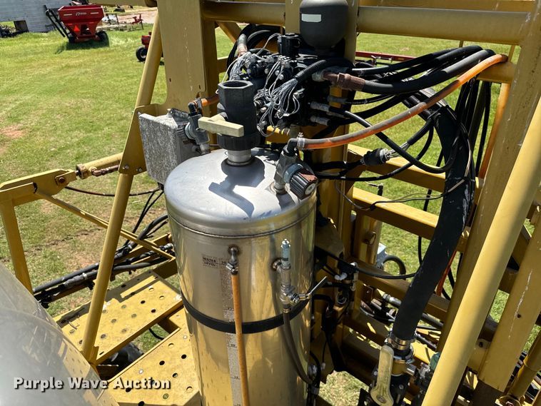 image for item EJ0660 2004 RoGator  1264 sprayer