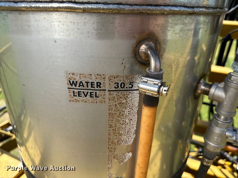 image for item EJ0660 2004 RoGator  1264 sprayer