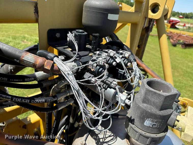 image for item EJ0660 2004 RoGator  1264 sprayer