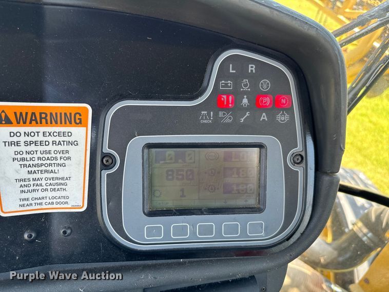 image for item EJ0660 2004 RoGator  1264 sprayer