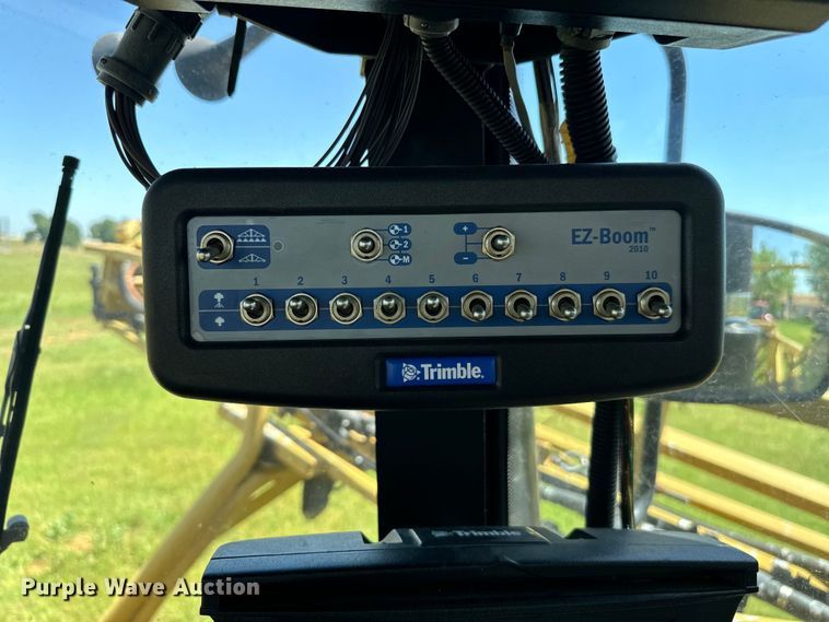 image for item EJ0660 2004 RoGator  1264 sprayer