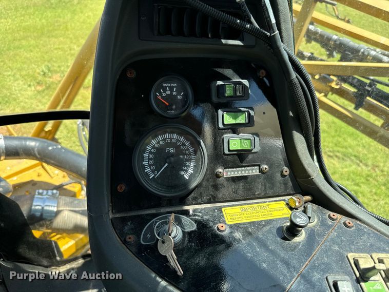 image for item EJ0660 2004 RoGator  1264 sprayer