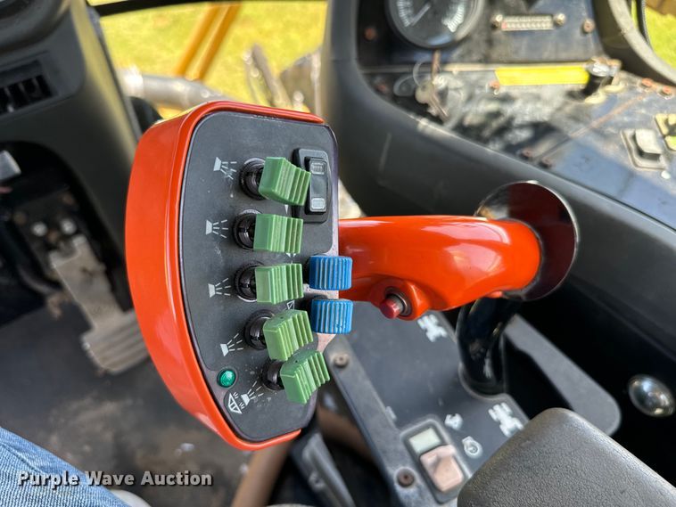 image for item EJ0660 2004 RoGator  1264 sprayer