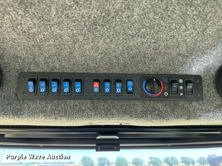 image for item EJ0660 2004 RoGator  1264 sprayer