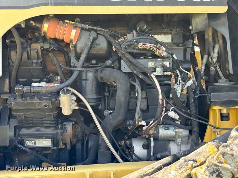 image for item EJ0660 2004 RoGator  1264 sprayer