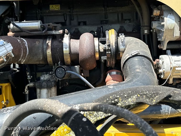 image for item EJ0660 2004 RoGator  1264 sprayer