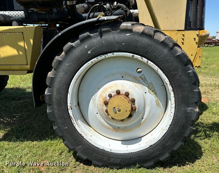 image for item EJ0660 2004 RoGator  1264 sprayer