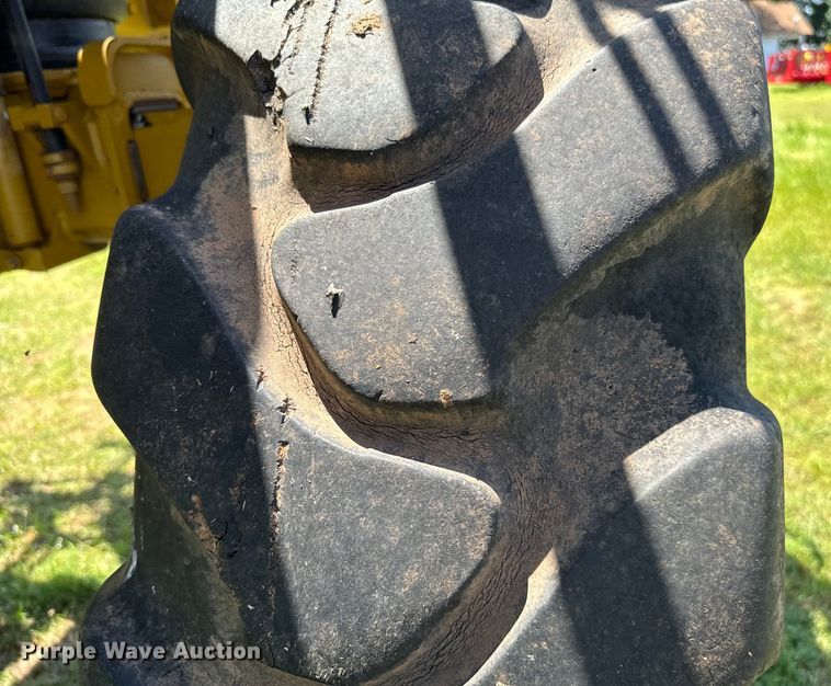 image for item EJ0660 2004 RoGator  1264 sprayer