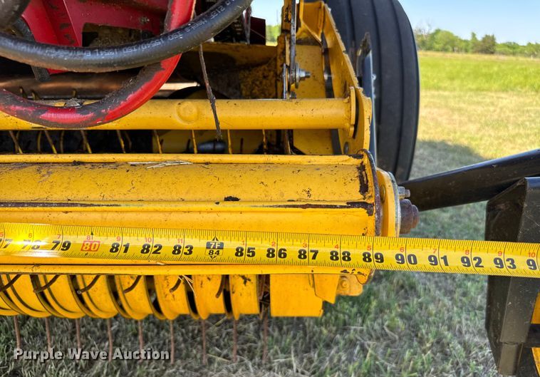 image for item EJ0665 2014 New Holland Roll-Belt 560 Specialty Crop round baler