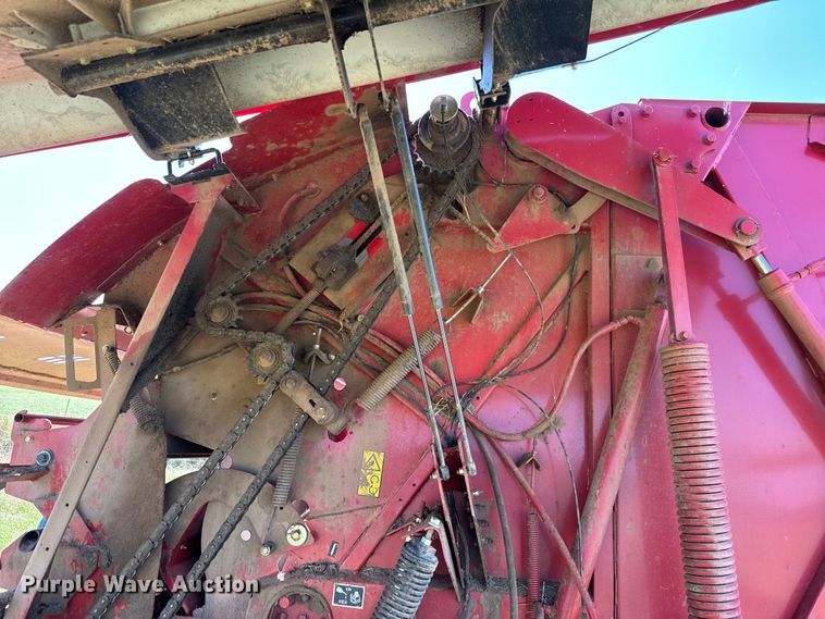 image for item EJ0665 2014 New Holland Roll-Belt 560 Specialty Crop round baler