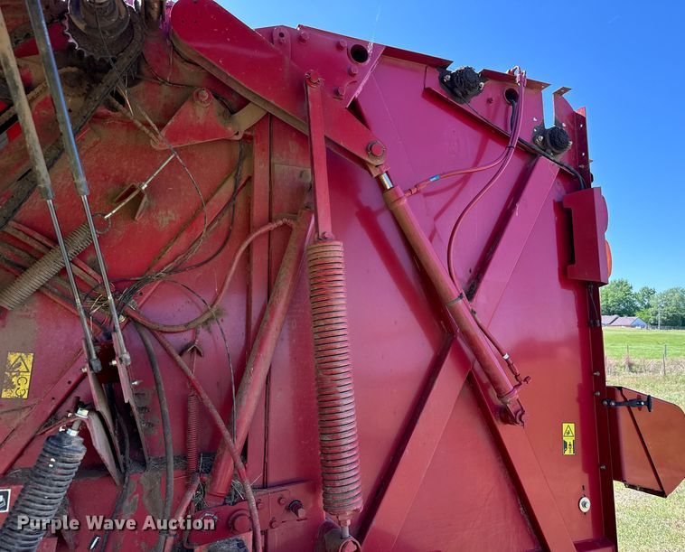 image for item EJ0665 2014 New Holland Roll-Belt 560 Specialty Crop round baler