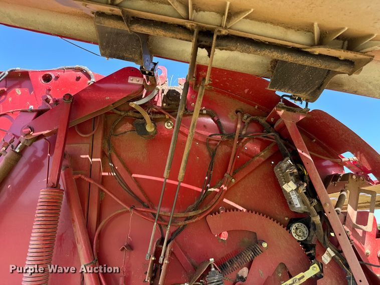 image for item EJ0665 2014 New Holland Roll-Belt 560 Specialty Crop round baler