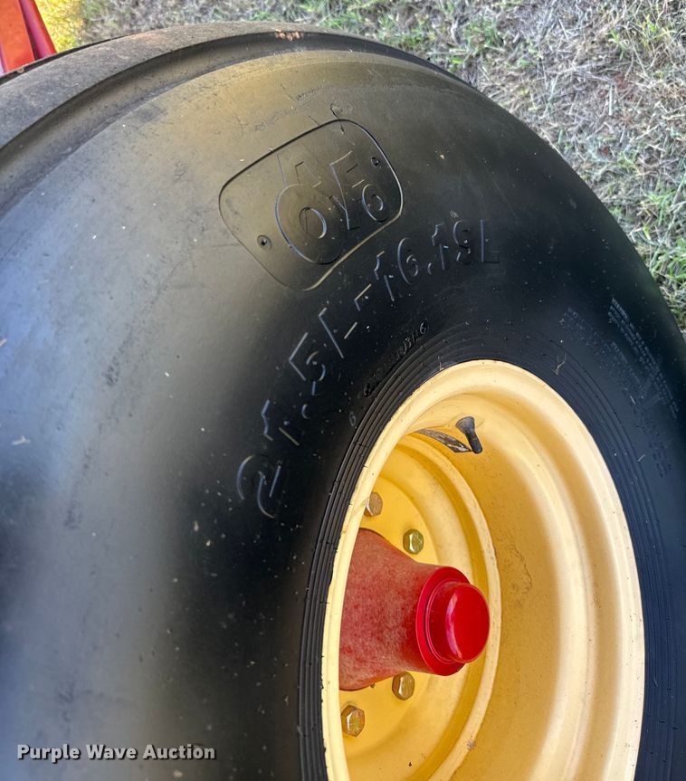 image for item EJ0665 2014 New Holland Roll-Belt 560 Specialty Crop round baler