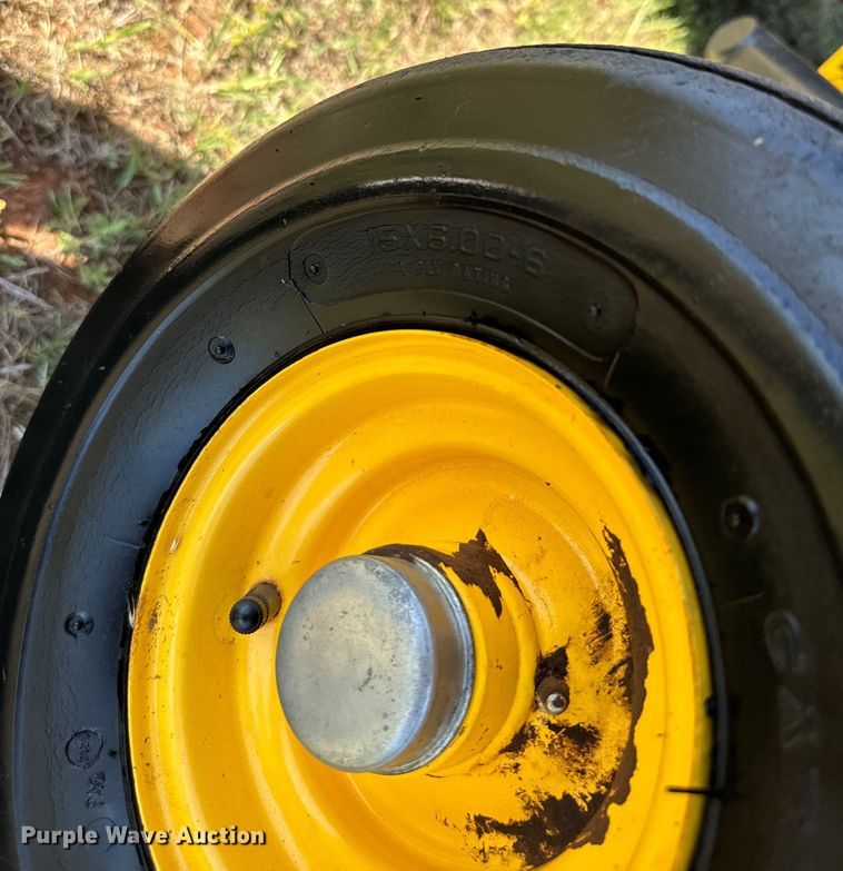 image for item EJ0665 2014 New Holland Roll-Belt 560 Specialty Crop round baler