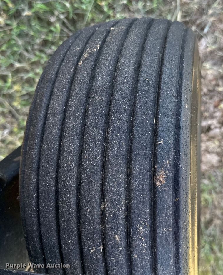 image for item EJ0665 2014 New Holland Roll-Belt 560 Specialty Crop round baler