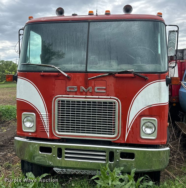 image for item EJ2716 1979 GMC grain truck