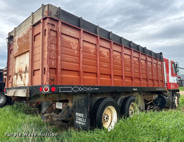 image for item EJ2716 1979 GMC grain truck