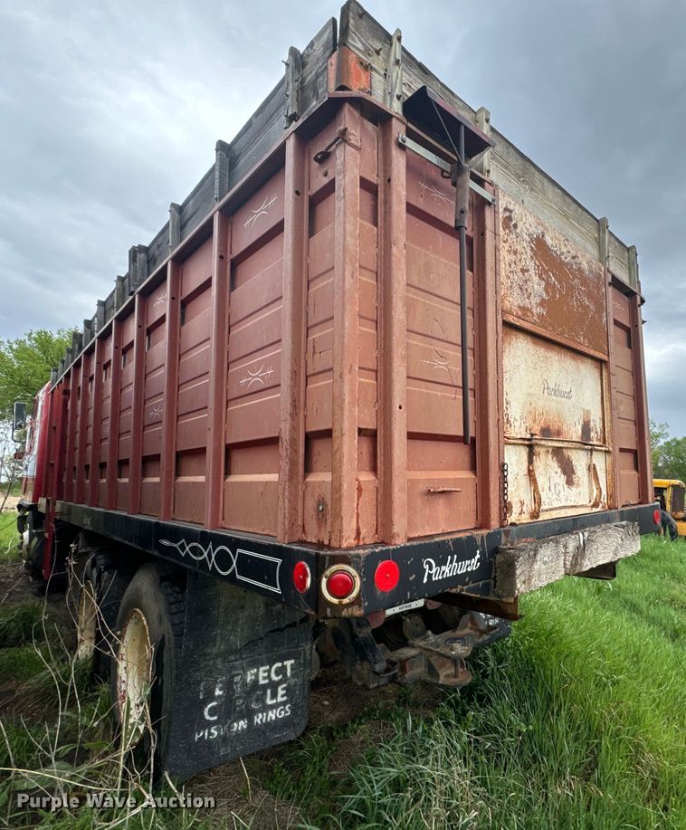 image for item EJ2716 1979 GMC grain truck