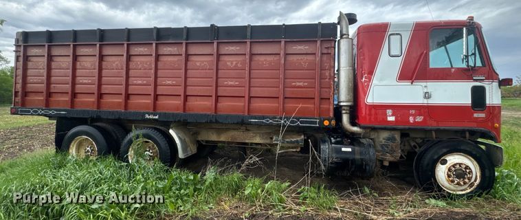 image for item EJ2716 1979 GMC grain truck