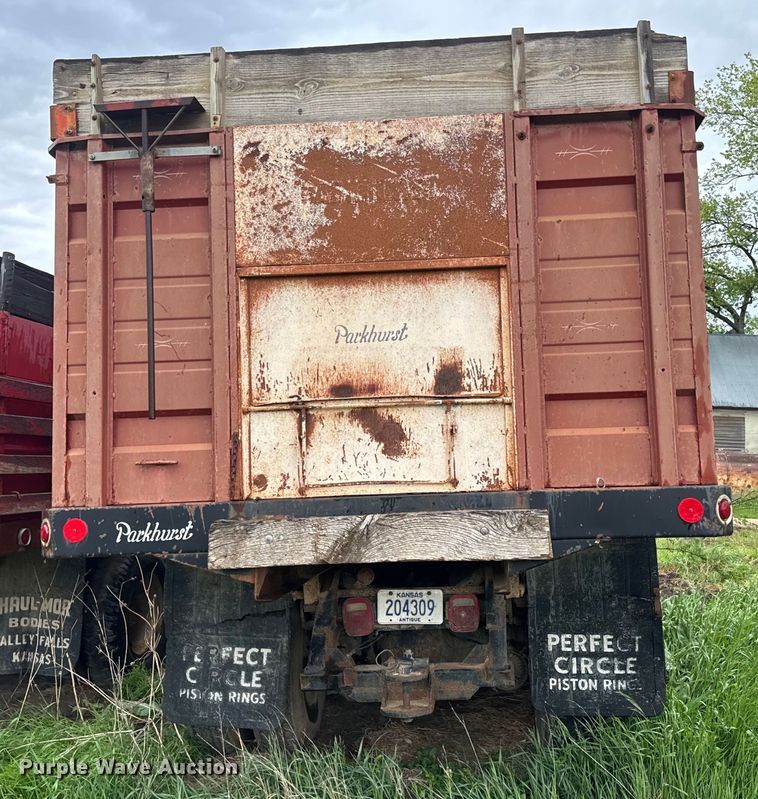 image for item EJ2716 1979 GMC grain truck