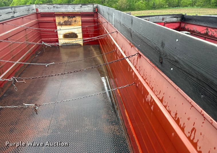 image for item EJ2716 1979 GMC grain truck