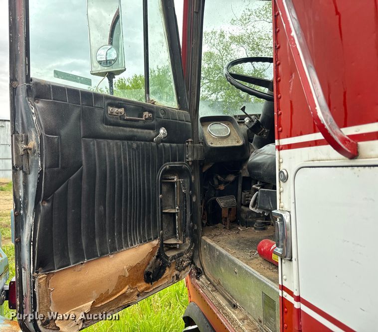 image for item EJ2716 1979 GMC grain truck