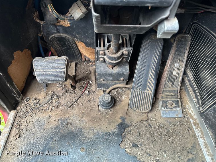 image for item EJ2716 1979 GMC grain truck