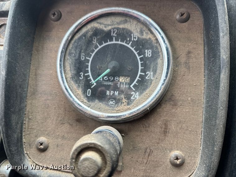 image for item EJ2716 1979 GMC grain truck