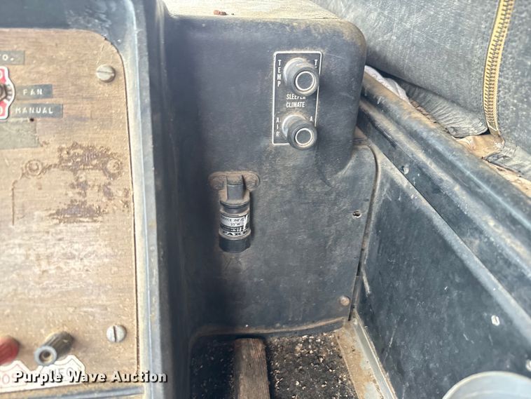 image for item EJ2716 1979 GMC grain truck