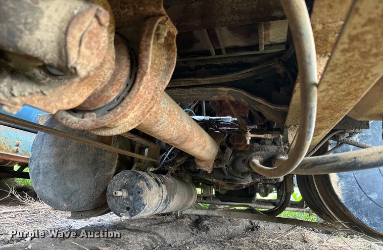 image for item EJ2716 1979 GMC grain truck