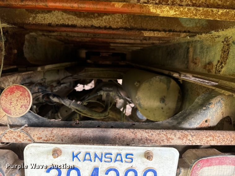 image for item EJ2716 1979 GMC grain truck