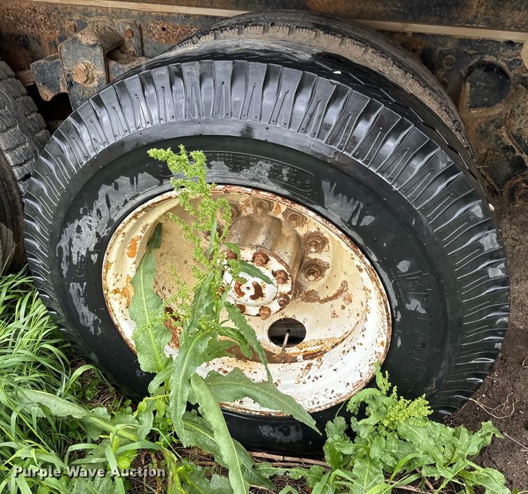 image for item EJ2716 1979 GMC grain truck