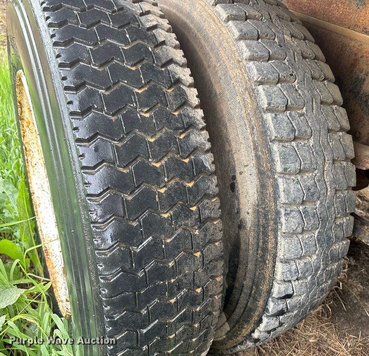 image for item EJ2716 1979 GMC grain truck