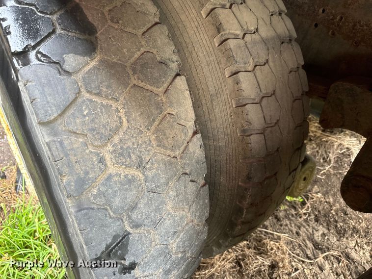 image for item EJ2716 1979 GMC grain truck