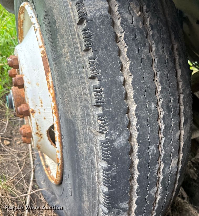 image for item EJ2716 1979 GMC grain truck