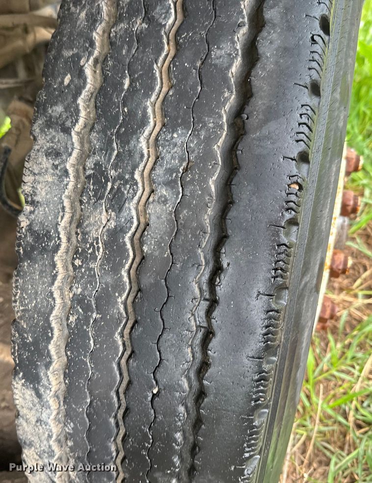 image for item EJ2716 1979 GMC grain truck