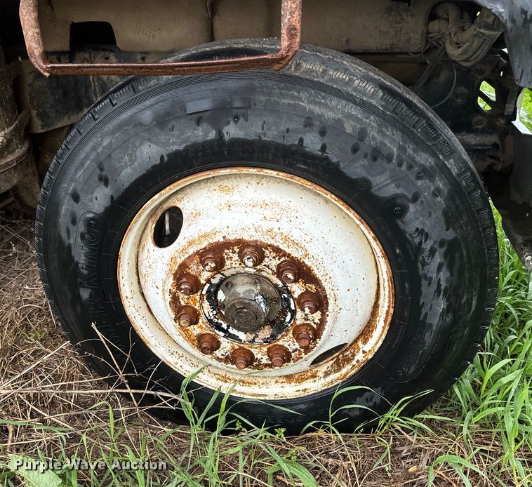 image for item EJ2716 1979 GMC grain truck