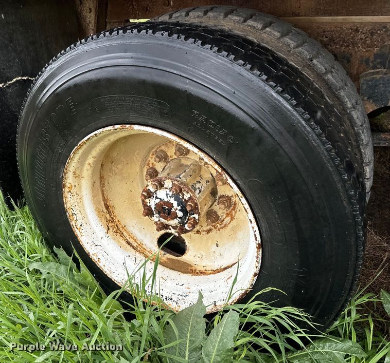 image for item EJ2716 1979 GMC grain truck