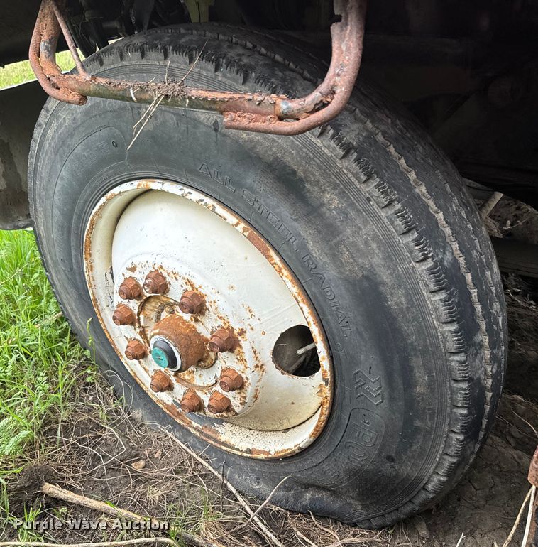 image for item EJ2716 1979 GMC grain truck