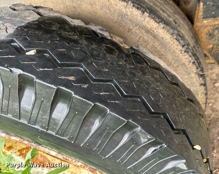 image for item EJ2716 1979 GMC grain truck