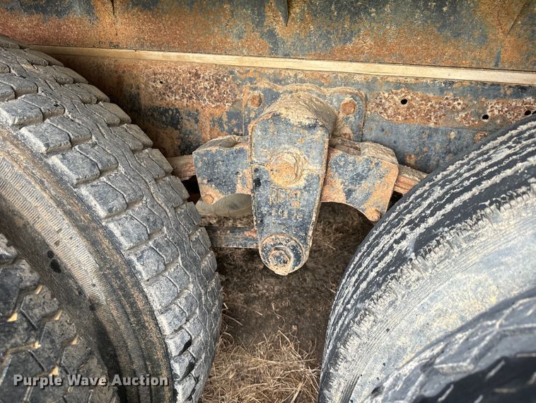 image for item EJ2716 1979 GMC grain truck