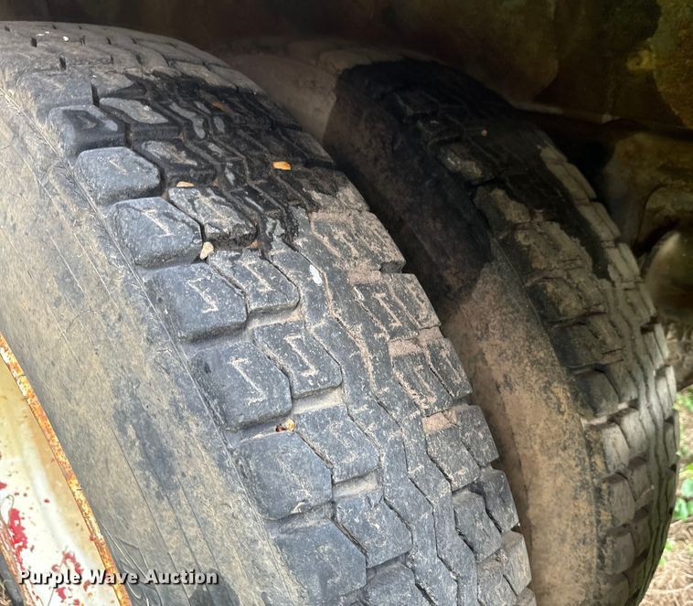 image for item EJ2716 1979 GMC grain truck