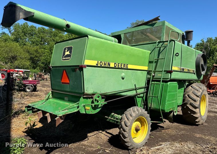 image for item EJ2770 1981 John Deere 7720 combine